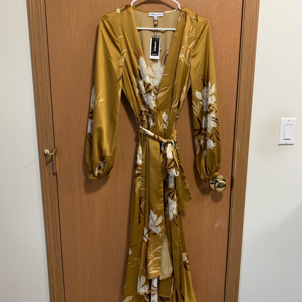 Express Rocky Barnes kimono.